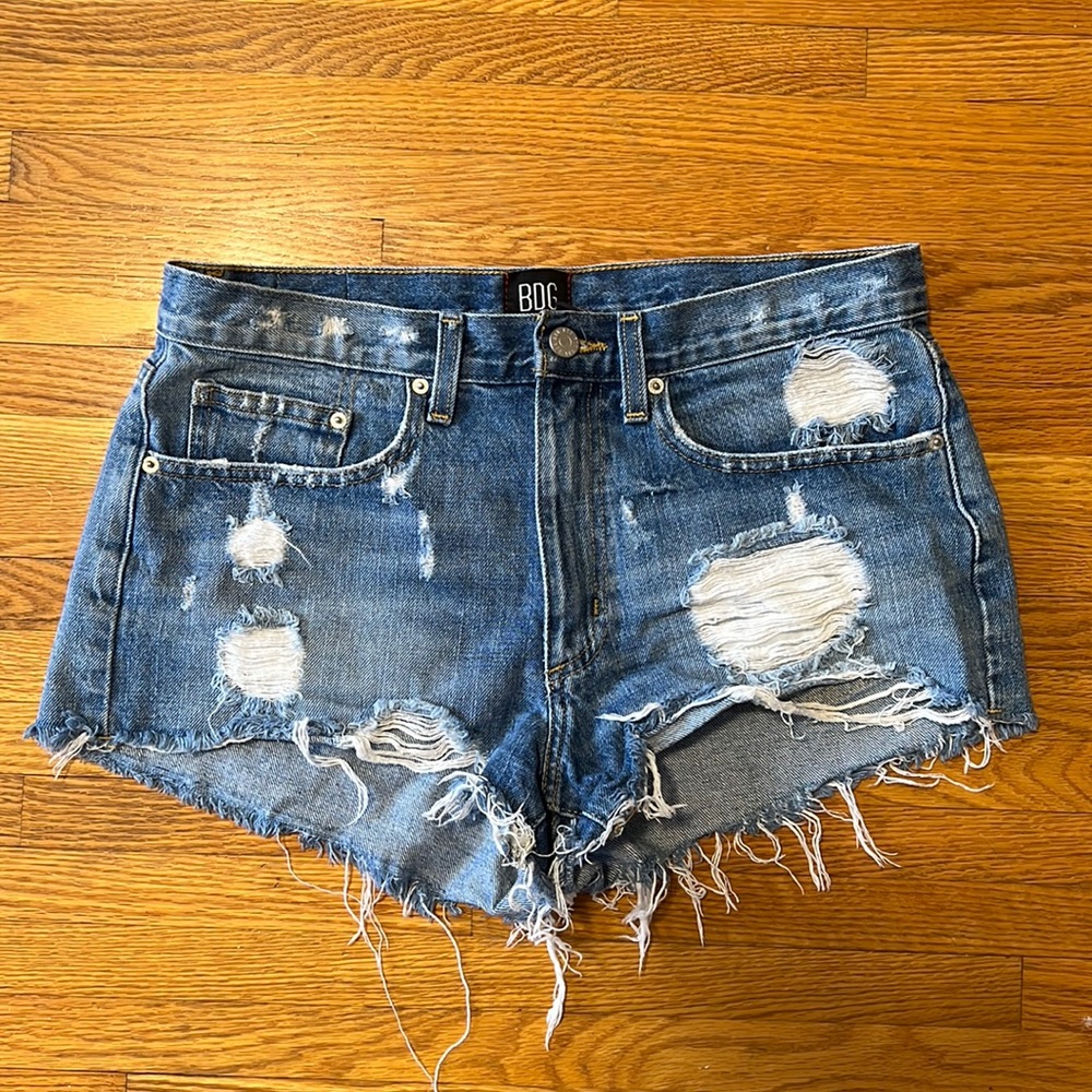 Urban Outfitters Essential Mid-Rise Shorts, Size 28